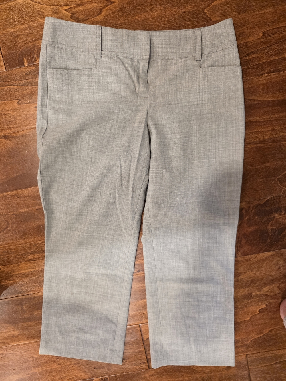 Express Light Gray Capri Dress Pants Sz 2 EUC